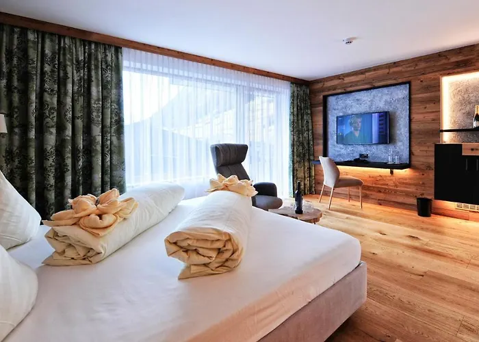 Hotel Garni Stefanie 4*