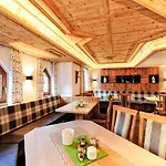 Garni Stefanie Hotell 4*