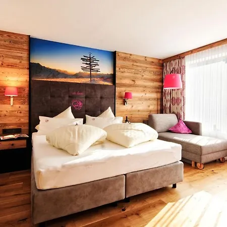 Garni Stefanie Ισγκλ